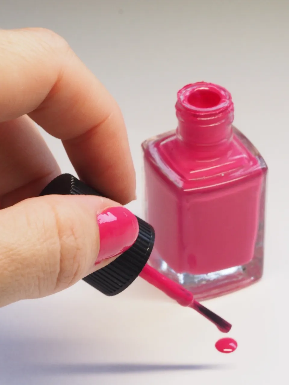 How to Fix Thick Nail Polish: Thinner, Tips & Storage